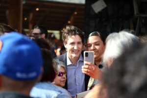 TORONTO (AA) – Kanada’da zorla alıkonuldukları yatılı kilise okullarında hayatlarını