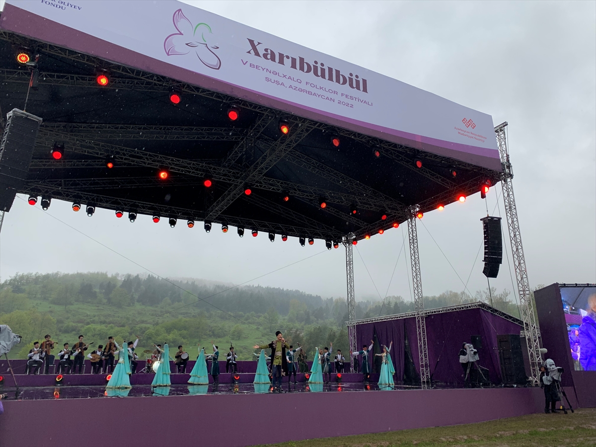 Karabağ'ın sembol şehri Şuşa'da “Harıbülbül” folklor festivali yapıldı