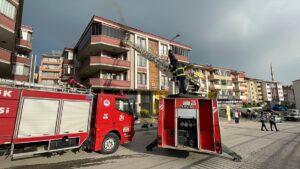 KARABÜK (AA) – Karabük'te apartman dairesinde çıkan yangın itfaiye ekiplerince