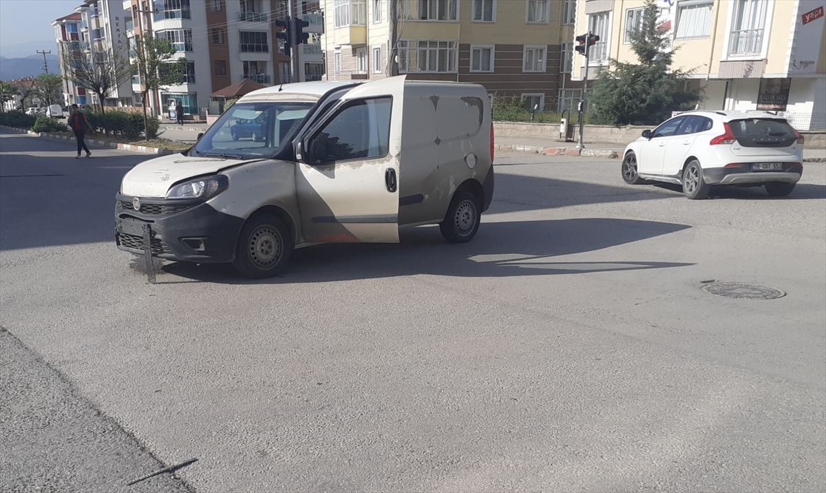 Karabük'te kaza yaparak savrulan aracın çarptığı yaya öldü