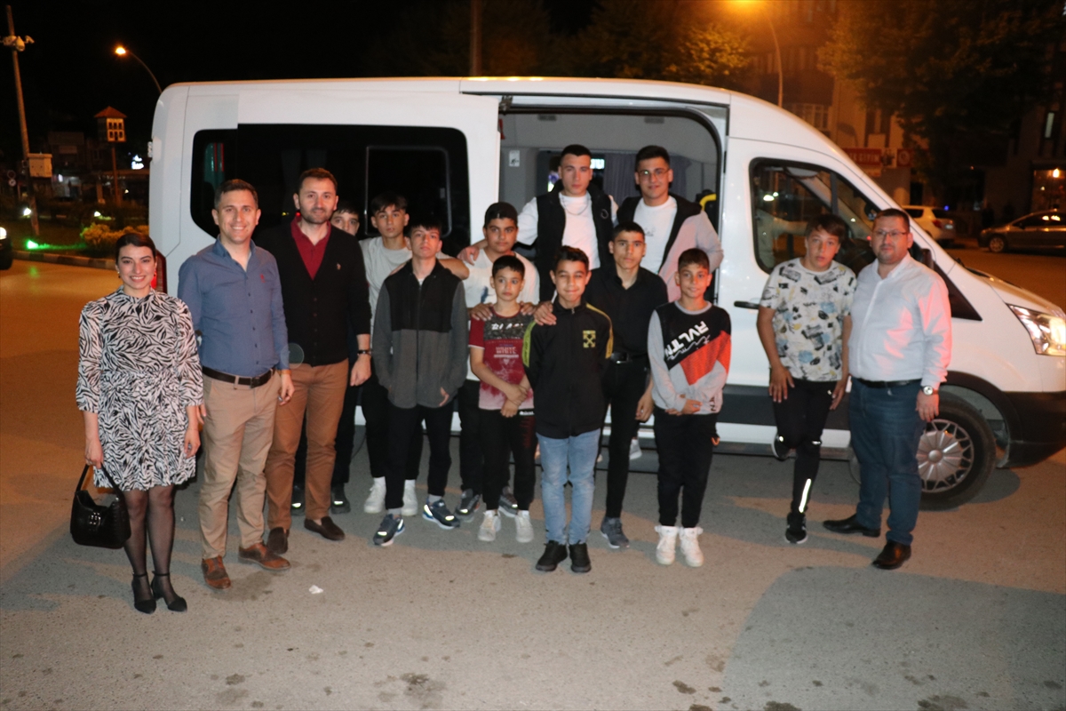 Karabük'te yurtlarda kalan 28 çocuk Didim'e tatile gönderildi