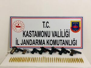 KASTAMONU (AA) – Kastamonu'nun Taşköprü ilçesinde düğün eğlencesinde havaya ateş