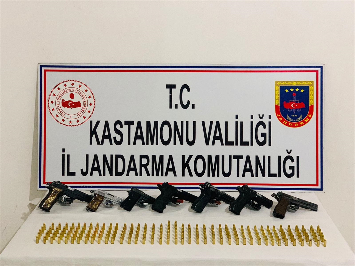 KASTAMONU (AA) – Kastamonu'nun Taşköprü ilçesinde düğün eğlencesinde havaya ateş
