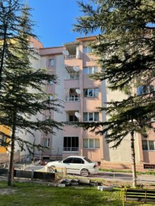 KAYSERİ (AA) – Kayseri'de darbedildiği evinin birinci katından atlayıp yaralanan