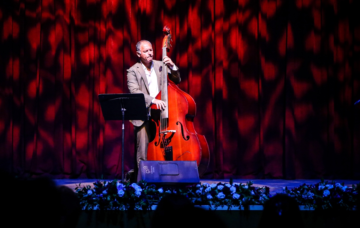 Kerem Görsev Trio, Mersin Uluslararası Müzik Festivali'nde sahne aldı