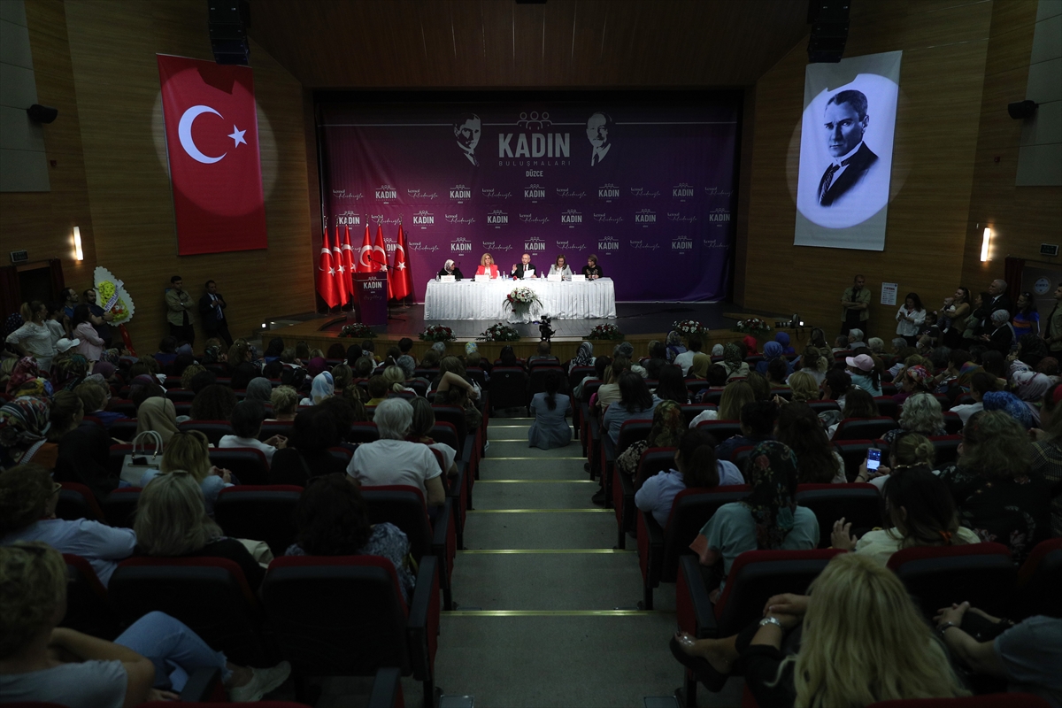 DÜZCE (AA) – CHP Genel Başkanı Kemal Kılıçdaroğlu, Düzce'de kadınlar