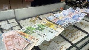 KIRIKKALE (AA) – Kırıkkale'de bir kuyumcu, 73 yaşındaki müşterisinin 257