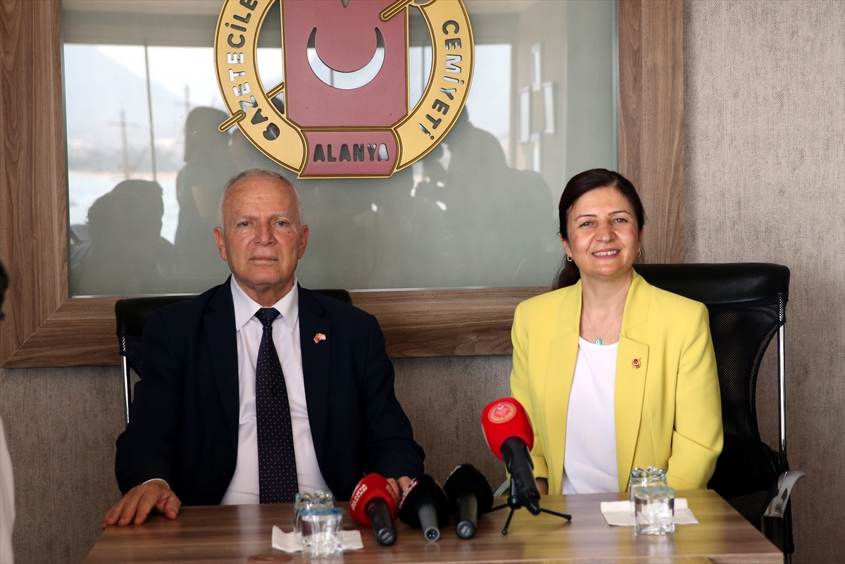KKTC Cumhuriyet Meclisi Başkanı Töre, Alanya'da gazetecilerle bir araya geldi: