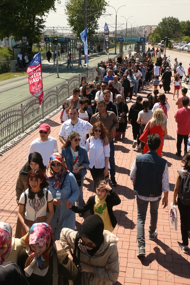 Kocaeli Kitap Fuarı'nın son gününde kitapseverler yoğunluğa neden oldu