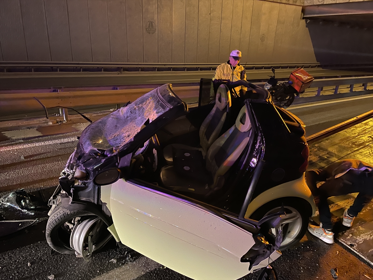 Kocaeli'de tırla çarpışan otomobilin sürücüsü yaralandı
