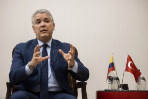 - "Kesinlikle alkışlıyorum, çok memnunuz ve onur duyuyoruz"