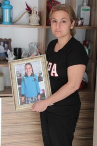 ANTALYA (AA) – Antalya'da, sahipsiz köpeklerden kaçarken kamyonun altında kalarak