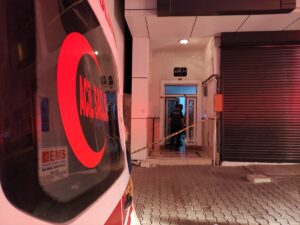 İSTANBUL (AA) – İstanbul Küçükçekmece'de tamir için üzerine çıktığı kabinde,