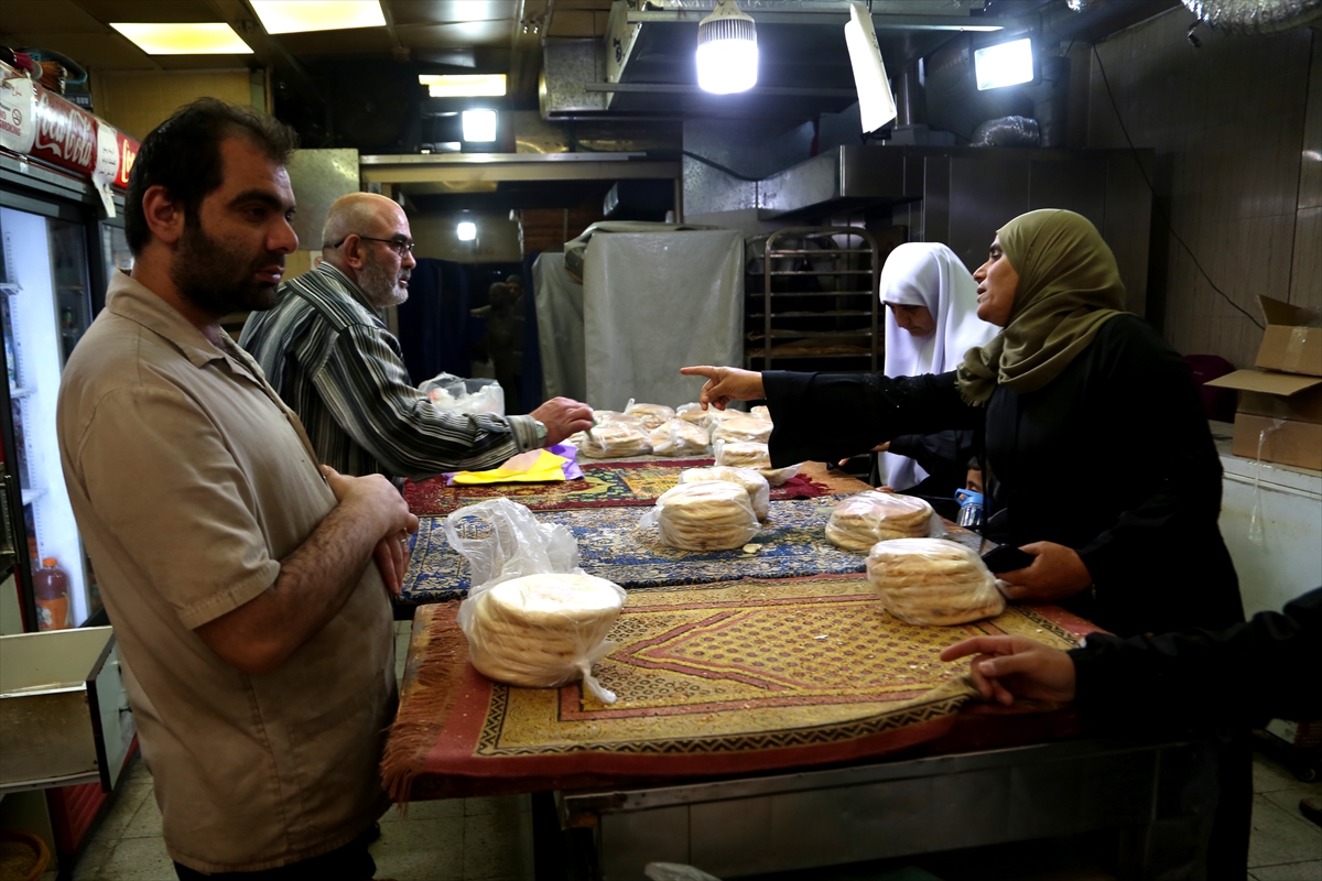 Kudüs'te Eski Şehir'in çarşıları Ramazan Bayramı hazırlıklarıyla hareketlendi