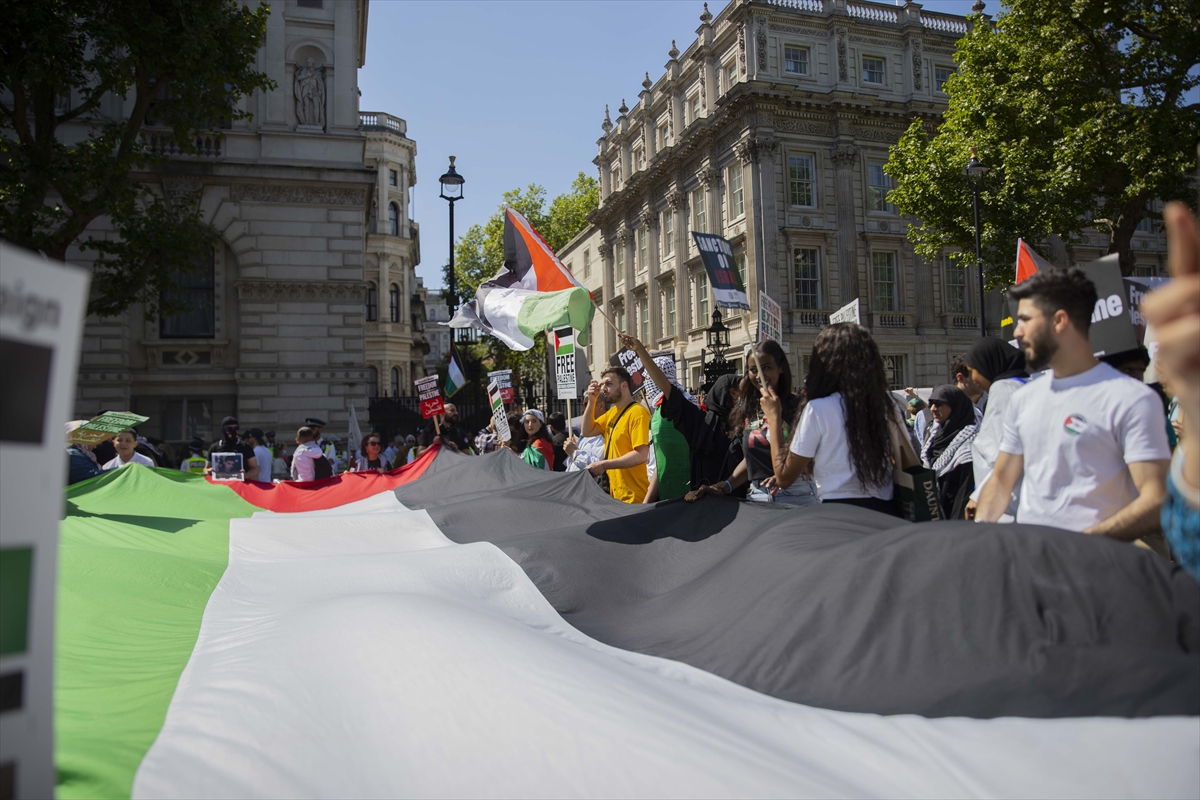 Londra'da İsrail'in Filistin'i işgali ve Al Jazeera muhabirinin öldürülmesi protesto edildi