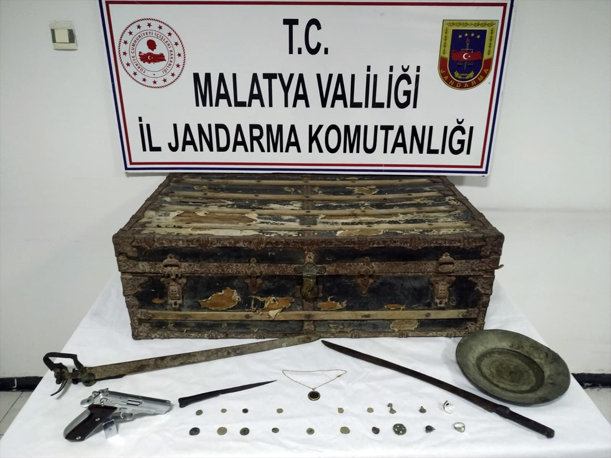 Malatya'da tarihi eser operasyonunda 25 obje ele geçirildi