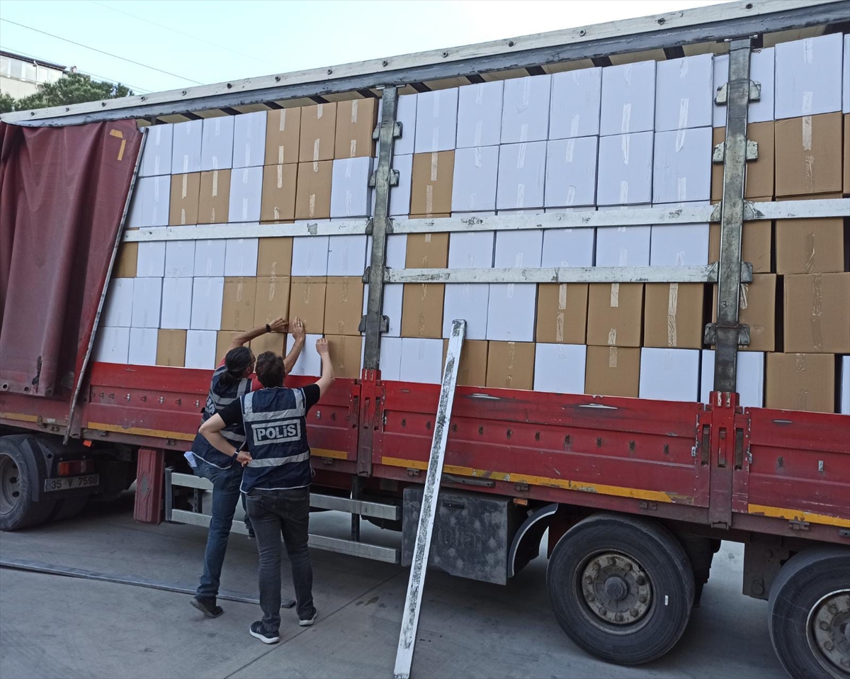 MANİSA (AA) – Manisa'da bir tırda, 12 milyon makaron (filtreli