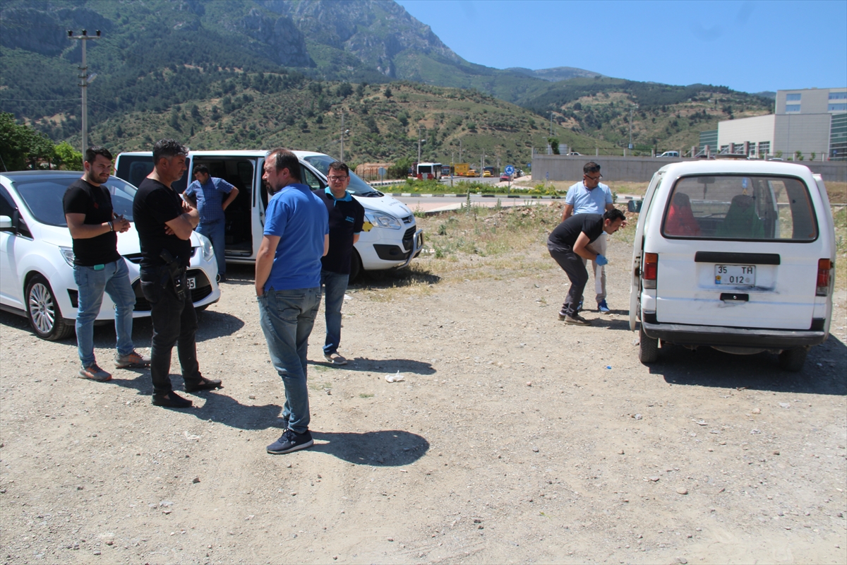 Manisa'da polis, çalınan panelvanı bularak sahibine teslim etti