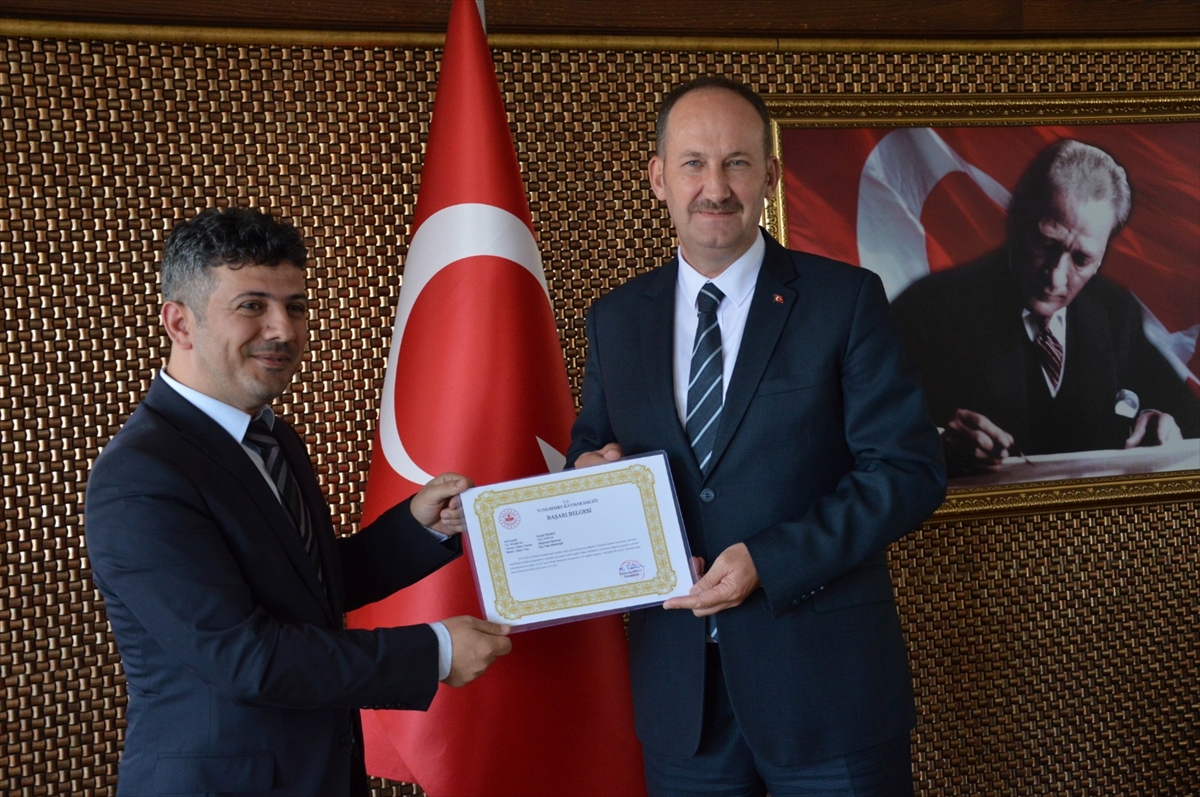 Manisa'da sahte kimlikle başkasının arazisini satmaya çalışan şüpheli tutuklandı