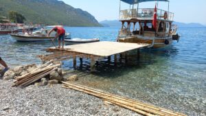 MUĞLA (AA) – Muğla'nın Marmaris ilçesinde, sahilde kaçak olduğu tespit