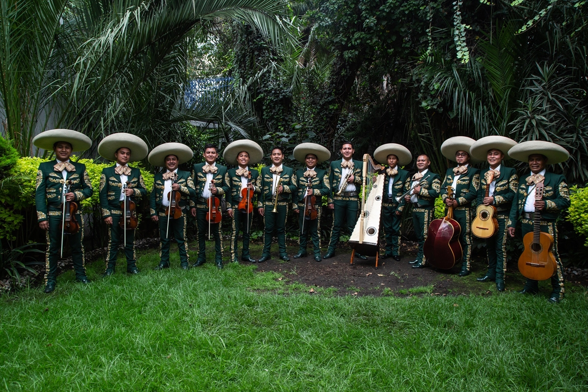 Meksikalı grup “Akdeniz Akşamları” şarkısını Türkçe seslendirdi