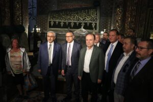 - Hazreti Mevlana ve ailesinin 794 yıl önce Konya'ya gelişi,