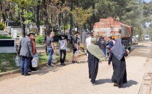 İSTANBUL (AA) – İstanbul'da Ihlamurkuyu Mezarlığı'nda Ramazan Bayramı arifesinde İSKİ'ye