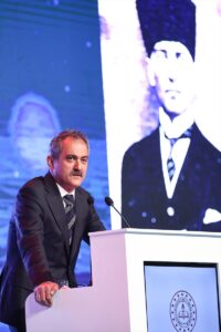 İSTANBUL (AA) – Milli Eğitim Bakanı Mahmut Özer, yıllardan beri