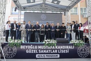 İSTANBUL (AA) – Milli Eğitim Bakanı Mahmut Özer, öğretmenlere okullar