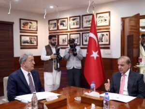 KARAÇİ (AA) – Milli Savunma Bakanı Hulusi Akar, Pakistan Başbakanı