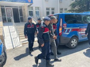 MUĞLA (AA) – Muğla'nın Yatağan ilçesinde, otomobildeki biri kadın iki