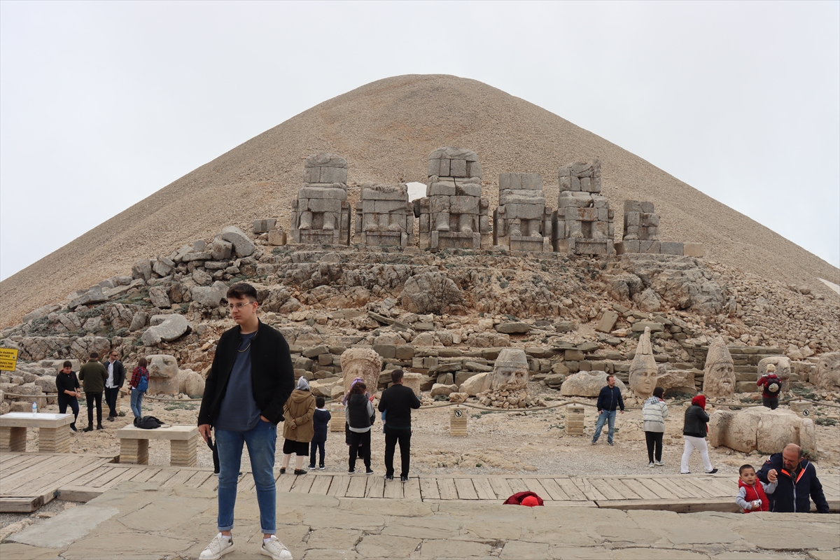 Nemrut Dağı'nda bayram yoğunluğu yaşandı