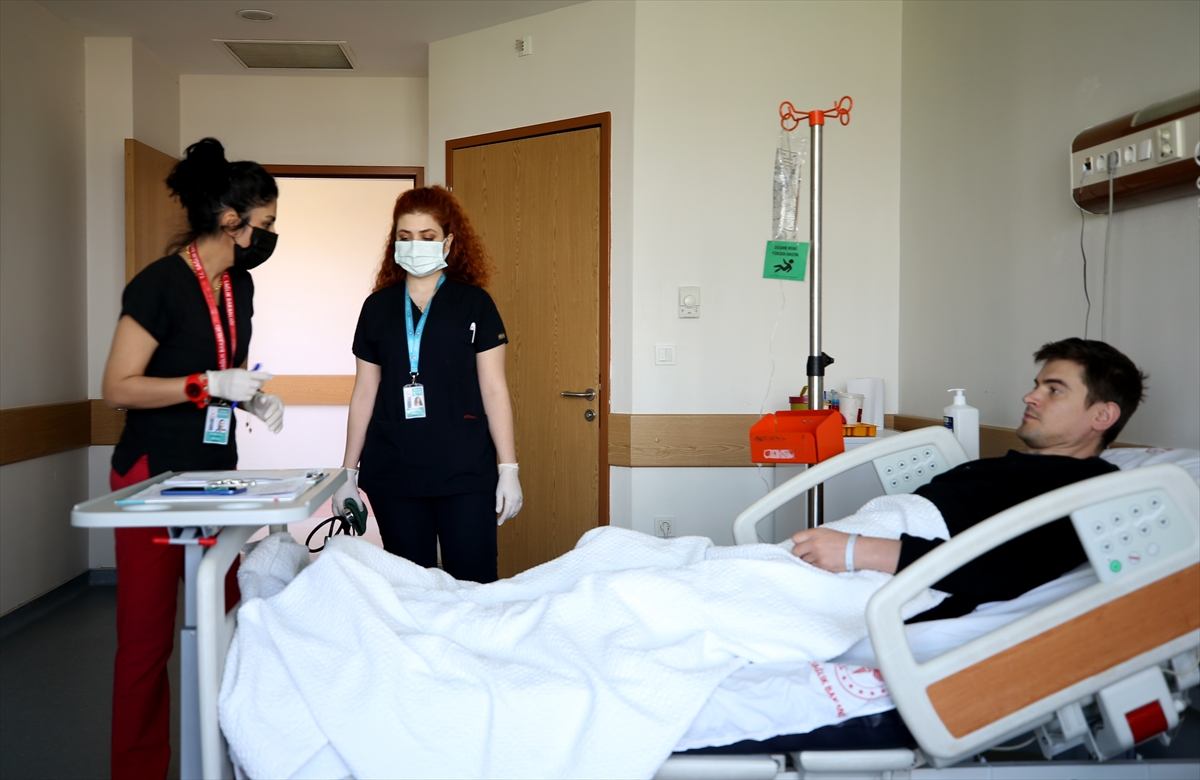 Polonyalı hasta, bağırsak enfeksiyonundan Türkiye'de kurtuldu