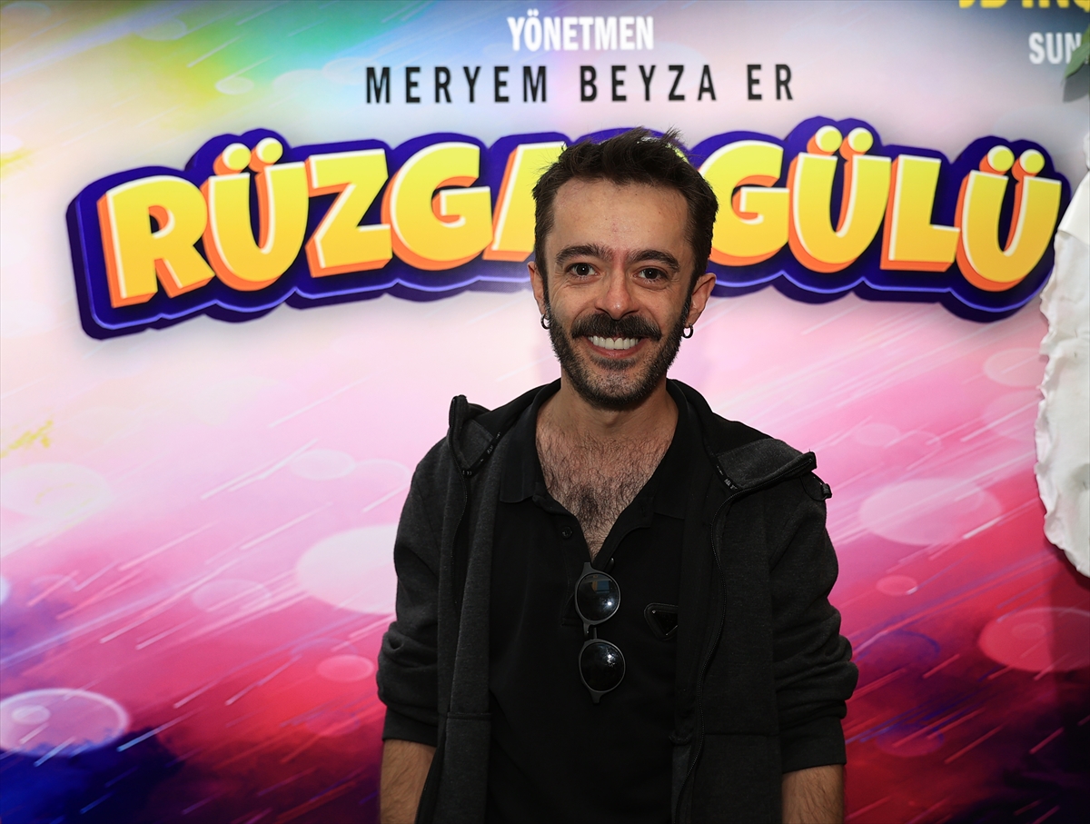 “Rüzgargülü” filmi gala gösteriminde izleyiciyle buluştu