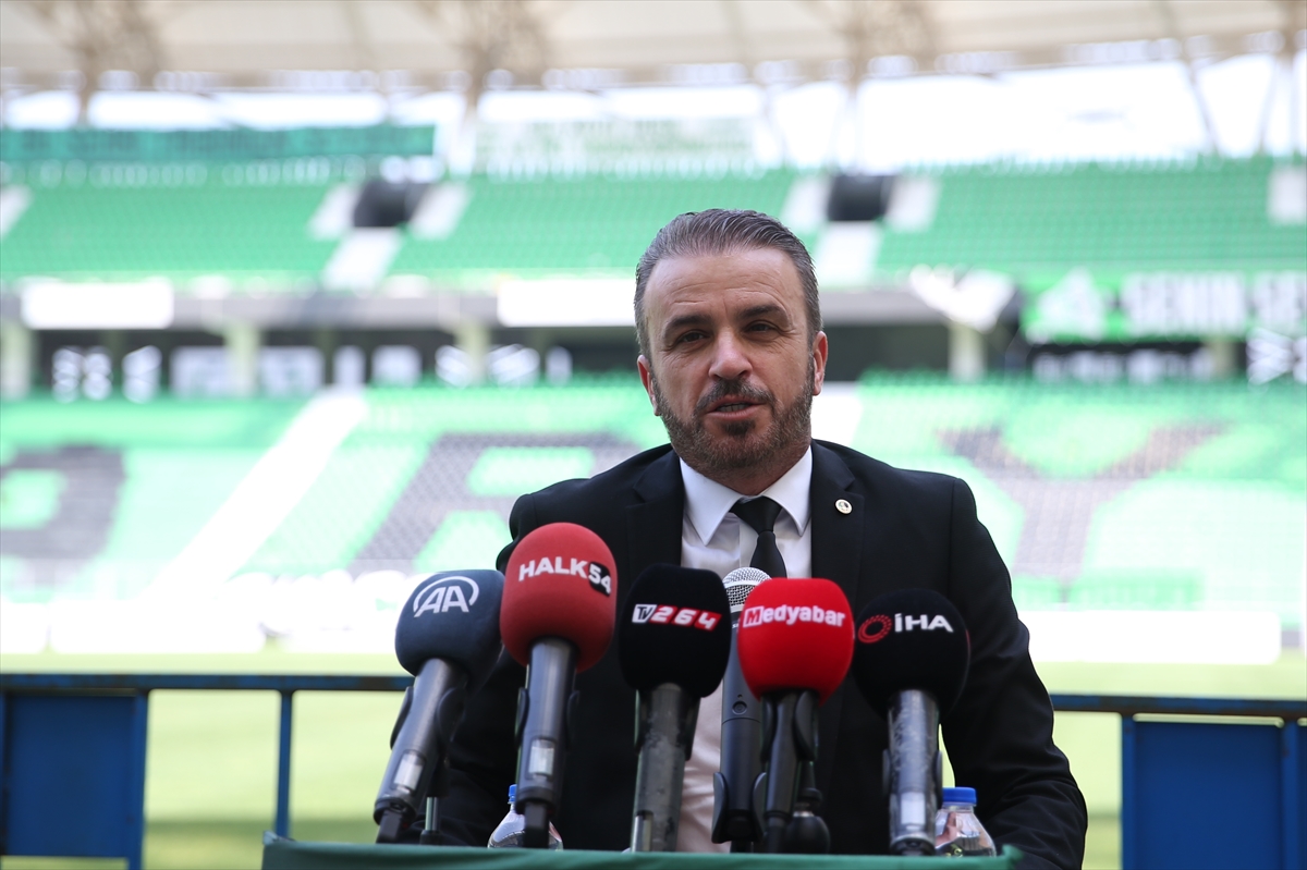 Sakaryaspor'da başkanlığa yeniden Cumhur Genç seçildi