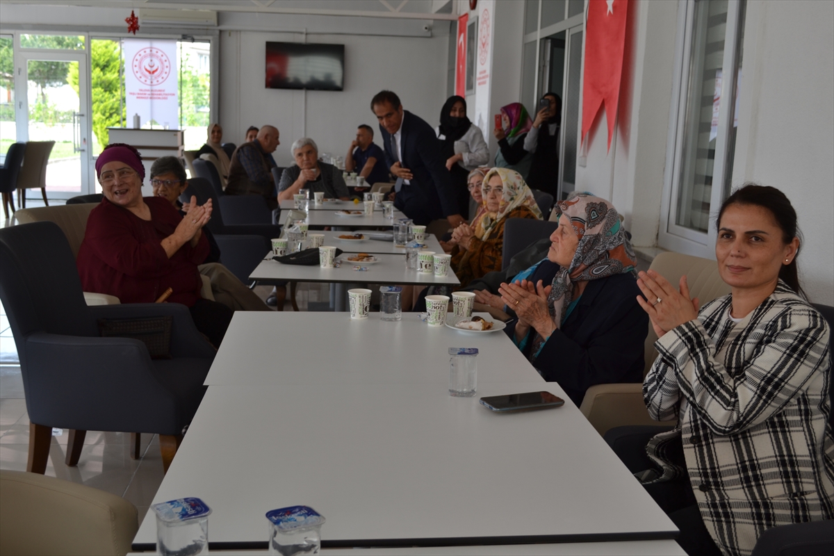 Şifahane Korosu'ndan huzurevi sakinlerine bayram konseri