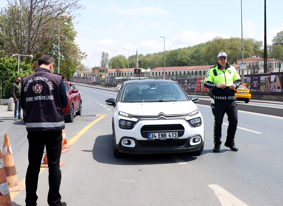 Sirkeci'de bayram tedbirleri kapsamında dron destekli trafik denetimi yapıldı