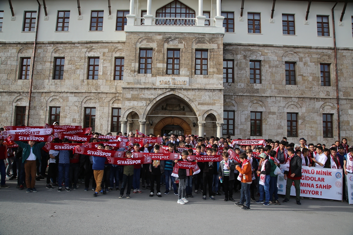 Sivas'ta 8 bin öğrenci, Ziraat Türkiye Kupası yarı final maçı heyecanını tribünde yaşayacak