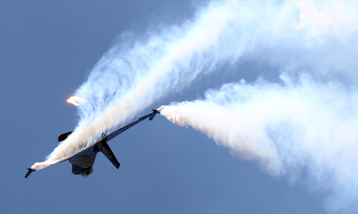 SOLOTÜRK, yeni manevrasıyla F-16 sınırlarını aştı