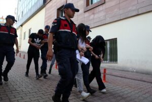 KAYSERİ (AA) – Kayseri'de sosyal medya üzerinden uyuşturucu kullanımını özendirdikleri