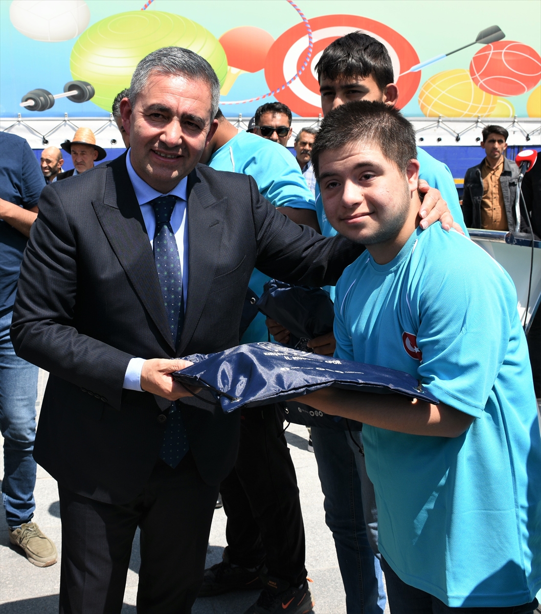 “Spor Aşkı Engel Tanımaz” tırı Kırşehir'e ulaştı