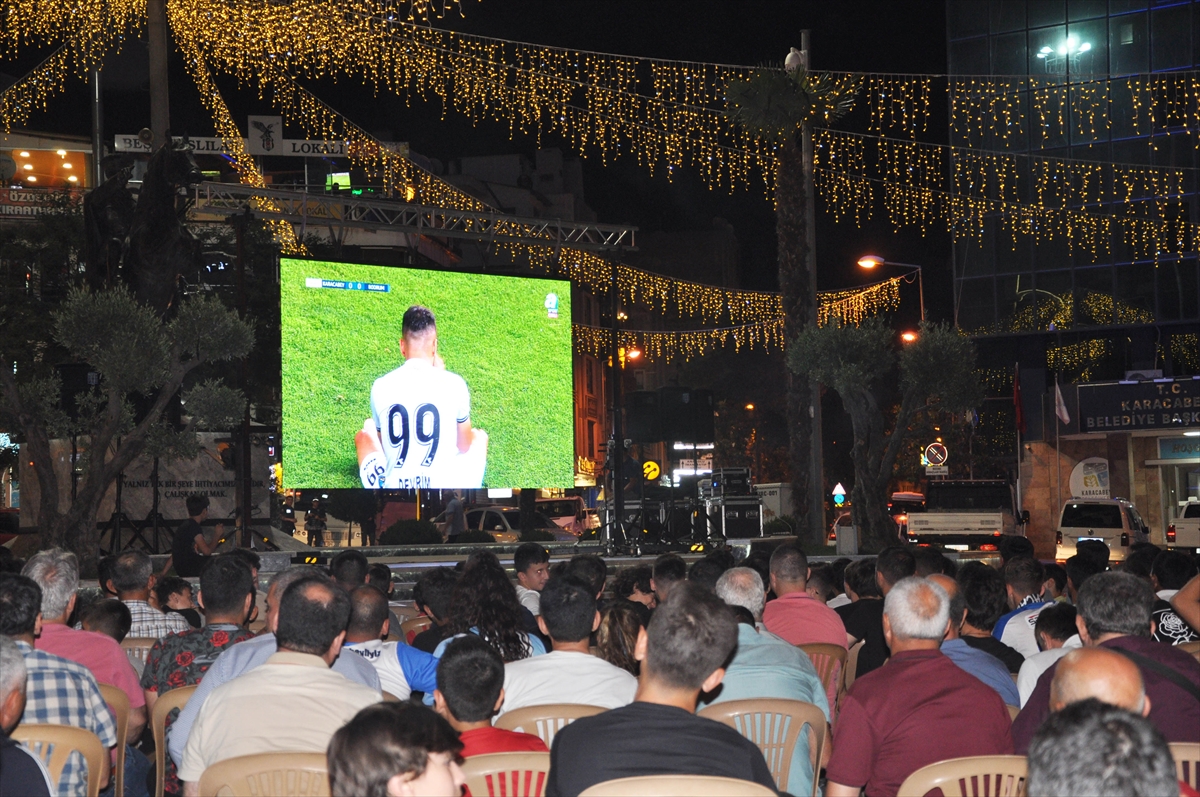 TECO Karacabey Belediyesporlu taraftarlar final maçını heyecanla izledi
