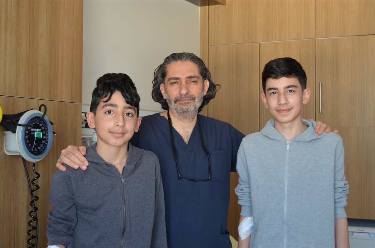 Trabzon'da iki kardeşe “güvercin göğsü” ameliyatı