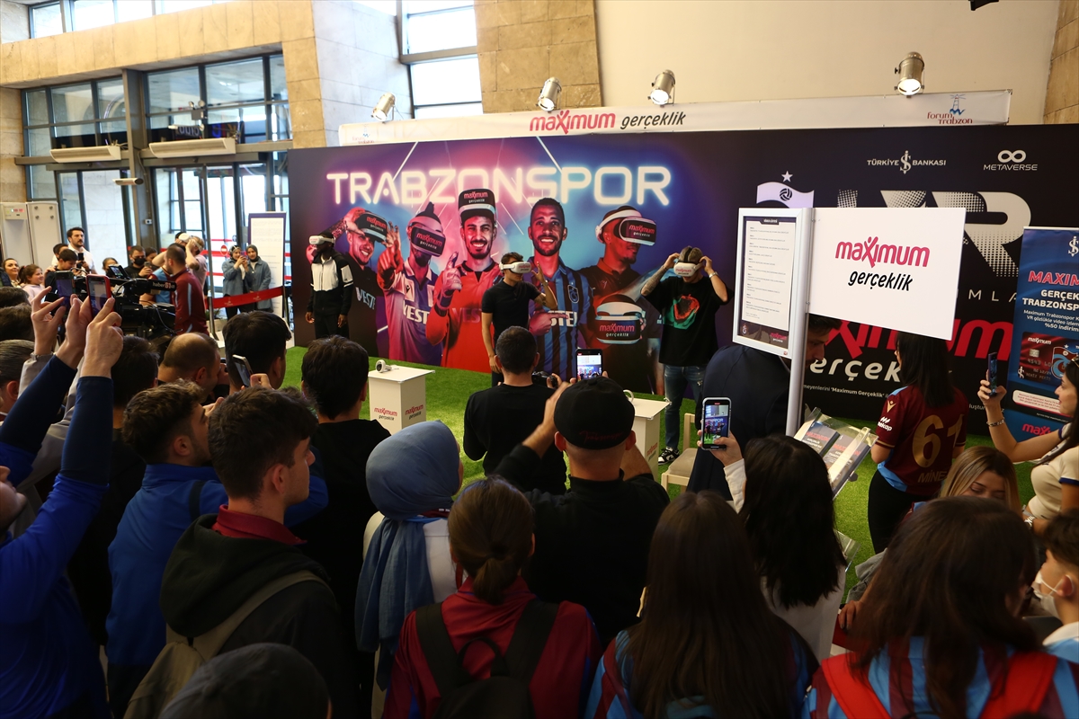 Trabzonsporlu futbolcular, şampiyonluğu sanal gerçeklik gözlüğüyle yeniden yaşadı