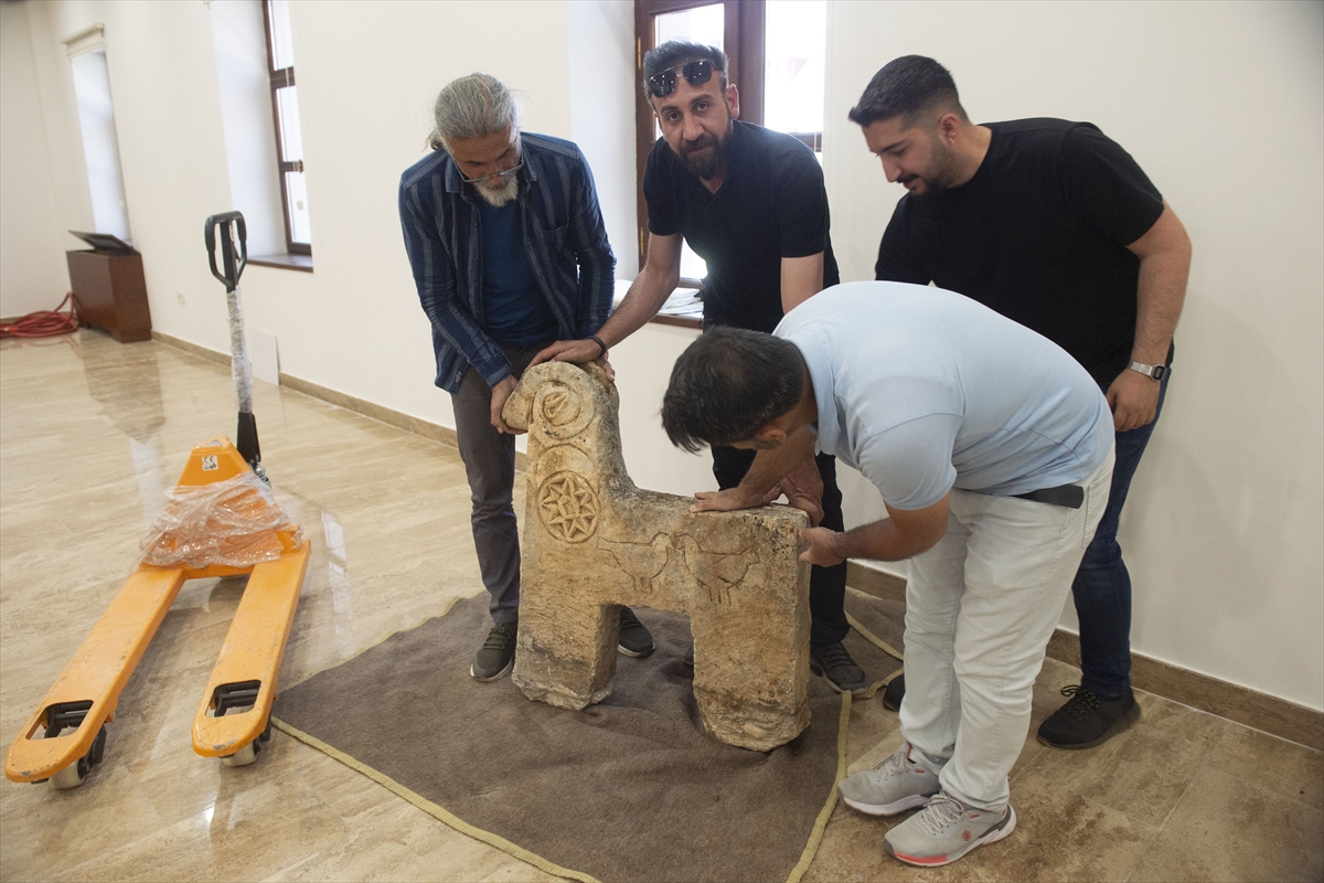 Tunceli'de çalınan 500 yıllık koç başlı mezar taşı bir evin bahçesinde bulundu