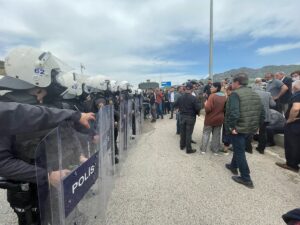 TUNCELİ (AA) – Tunceli'de HDP'li grup ve polis arasında çıkan