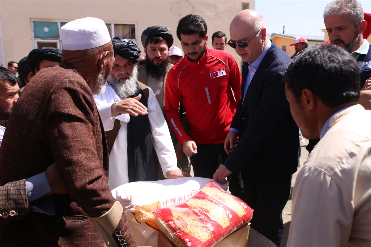 Türk Kızılaydan Afganistan'da ihtiyaç sahibi 350 aileye gıda yardımı