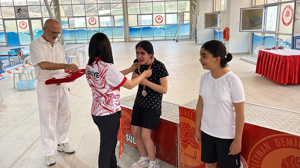 Türkiye Görme Engelliler Yüzme Şampiyonası, Isparta'da yapıldı