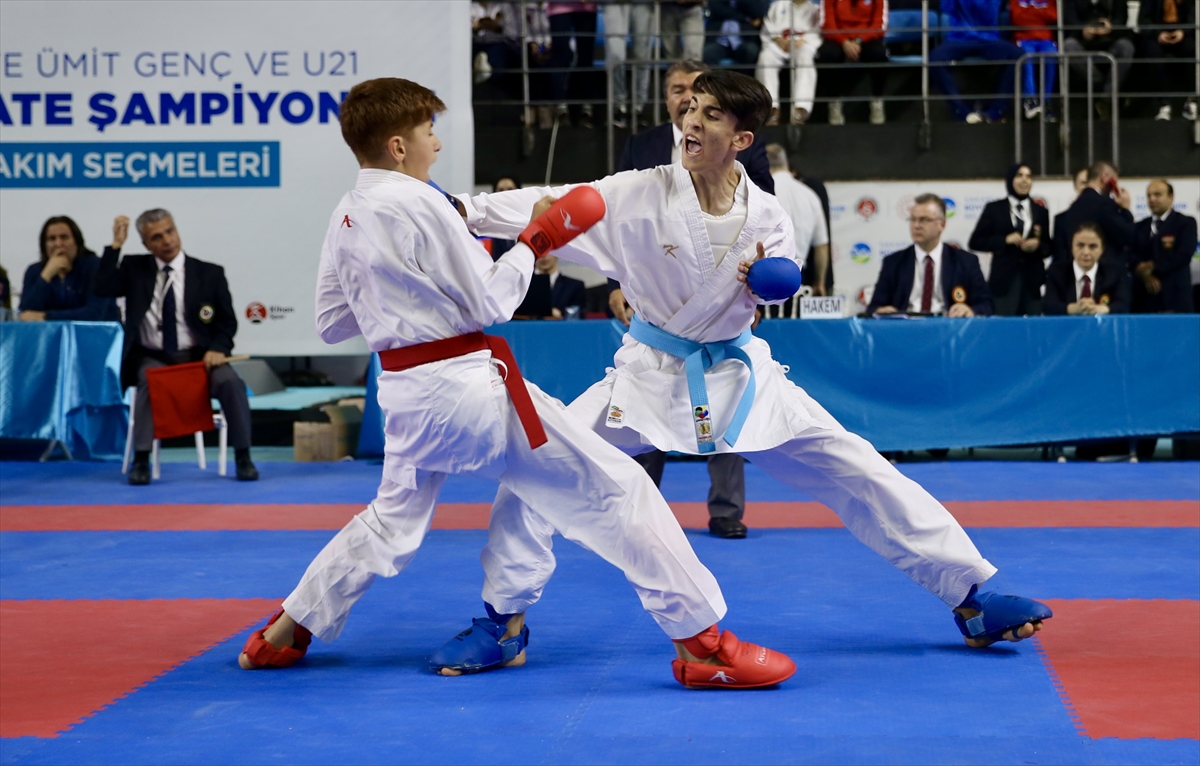 Türkiye Ümit, Genç ve 21 Yaş Altı Karate Şampiyonası Sakarya'da devam ediyor