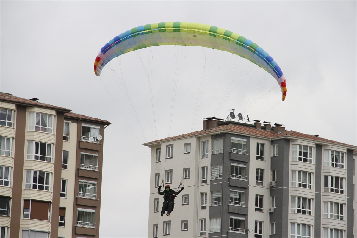 Türkiye Yamaç Paraşütü Hedef Şampiyonası 1. etabı Kayseri'de başladı